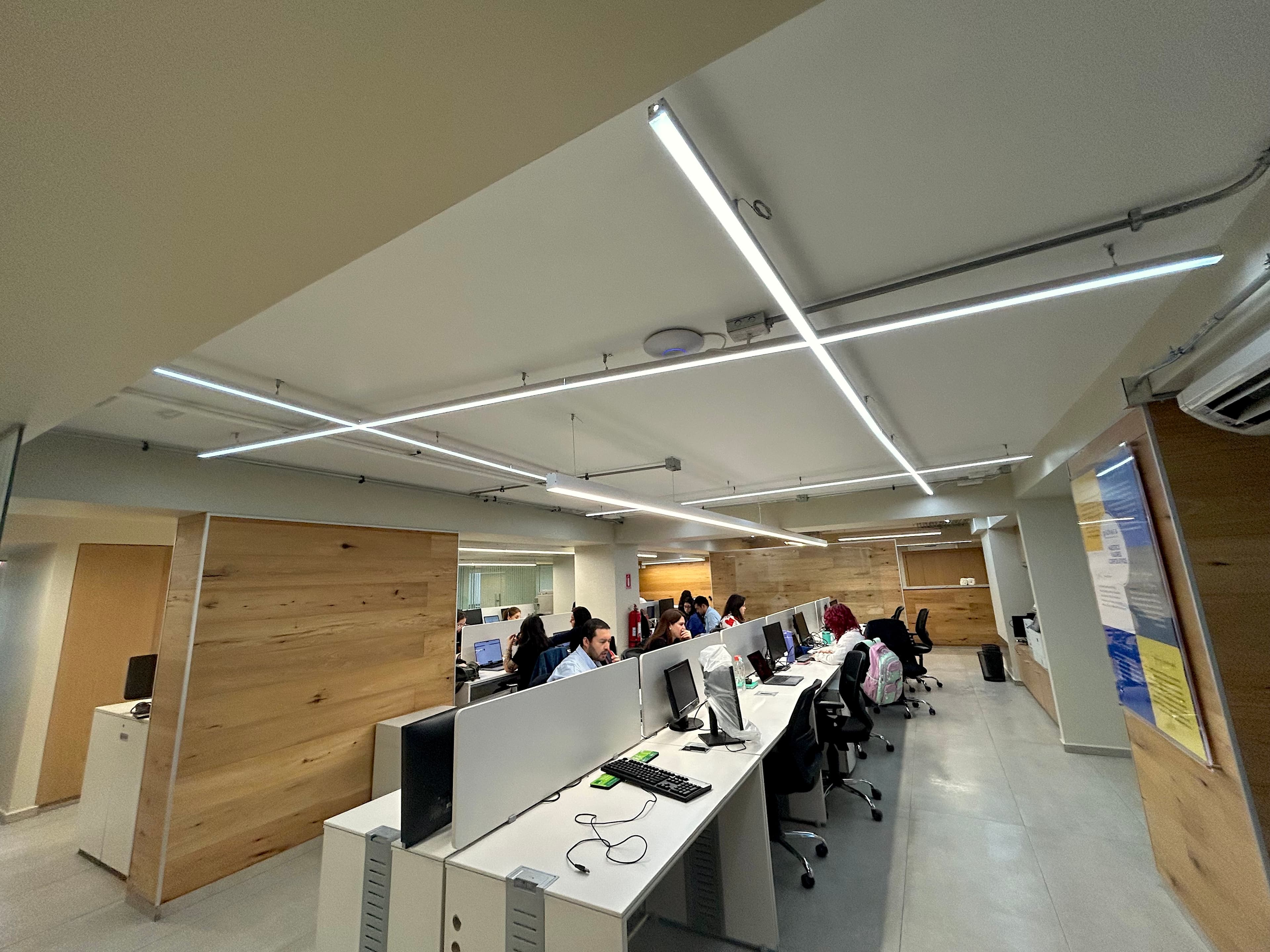 Proyecto Iluminación corporativa · Edificio de oficinas
